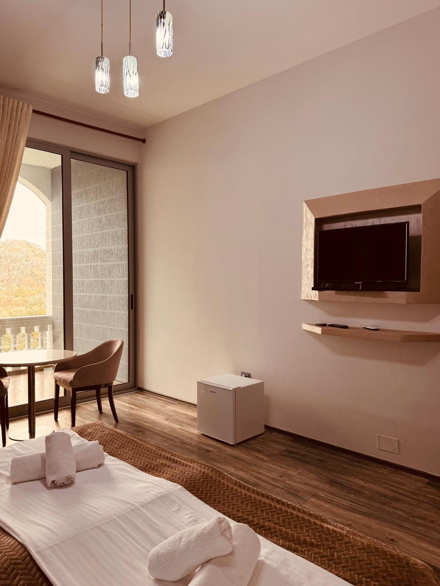 Prince Of Lake Hotel Shkodër Eksteriør bilde